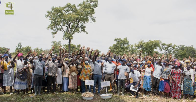 Group photo of farmers with hands raised at a 4R Solutions field day